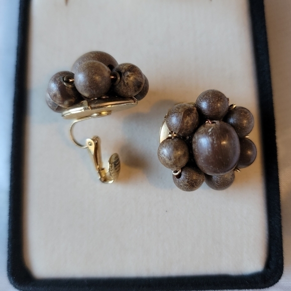 VINTAGE wooden clip-on earrings - Picture 3 of 5